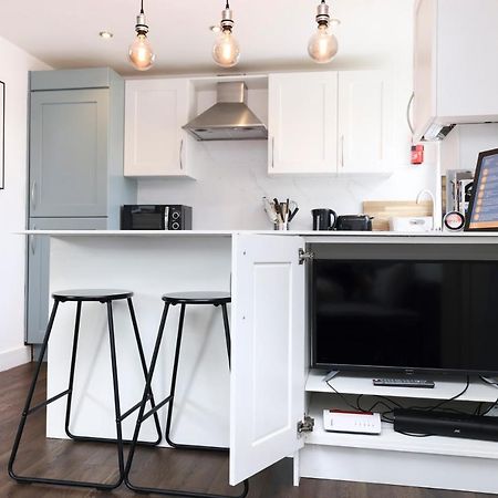 Joivy Contemporary Royal Mile Apartment With Balcony 爱丁堡 外观 照片
