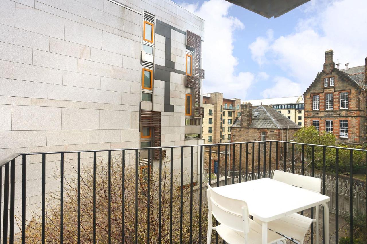 Joivy Contemporary Royal Mile Apartment With Balcony 爱丁堡 外观 照片