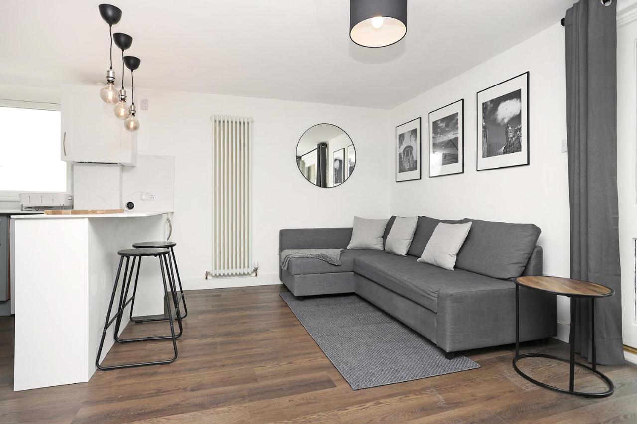 Joivy Contemporary Royal Mile Apartment With Balcony 爱丁堡 外观 照片