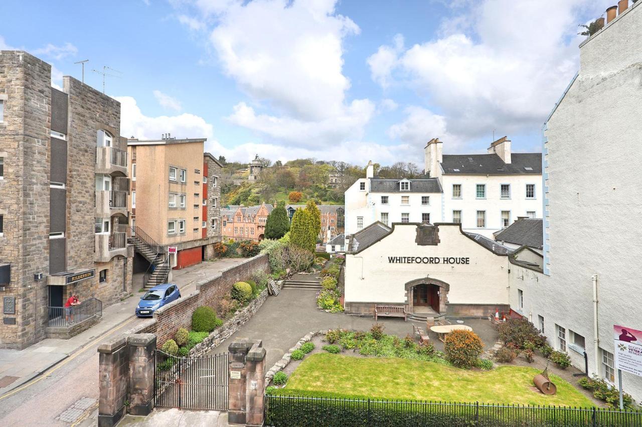 Joivy Contemporary Royal Mile Apartment With Balcony 爱丁堡 外观 照片