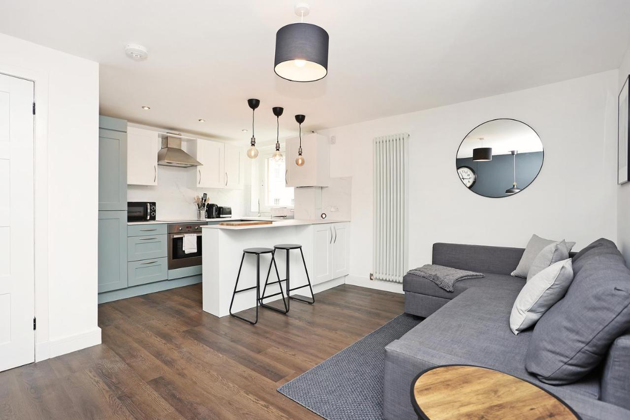 Joivy Contemporary Royal Mile Apartment With Balcony 爱丁堡 外观 照片