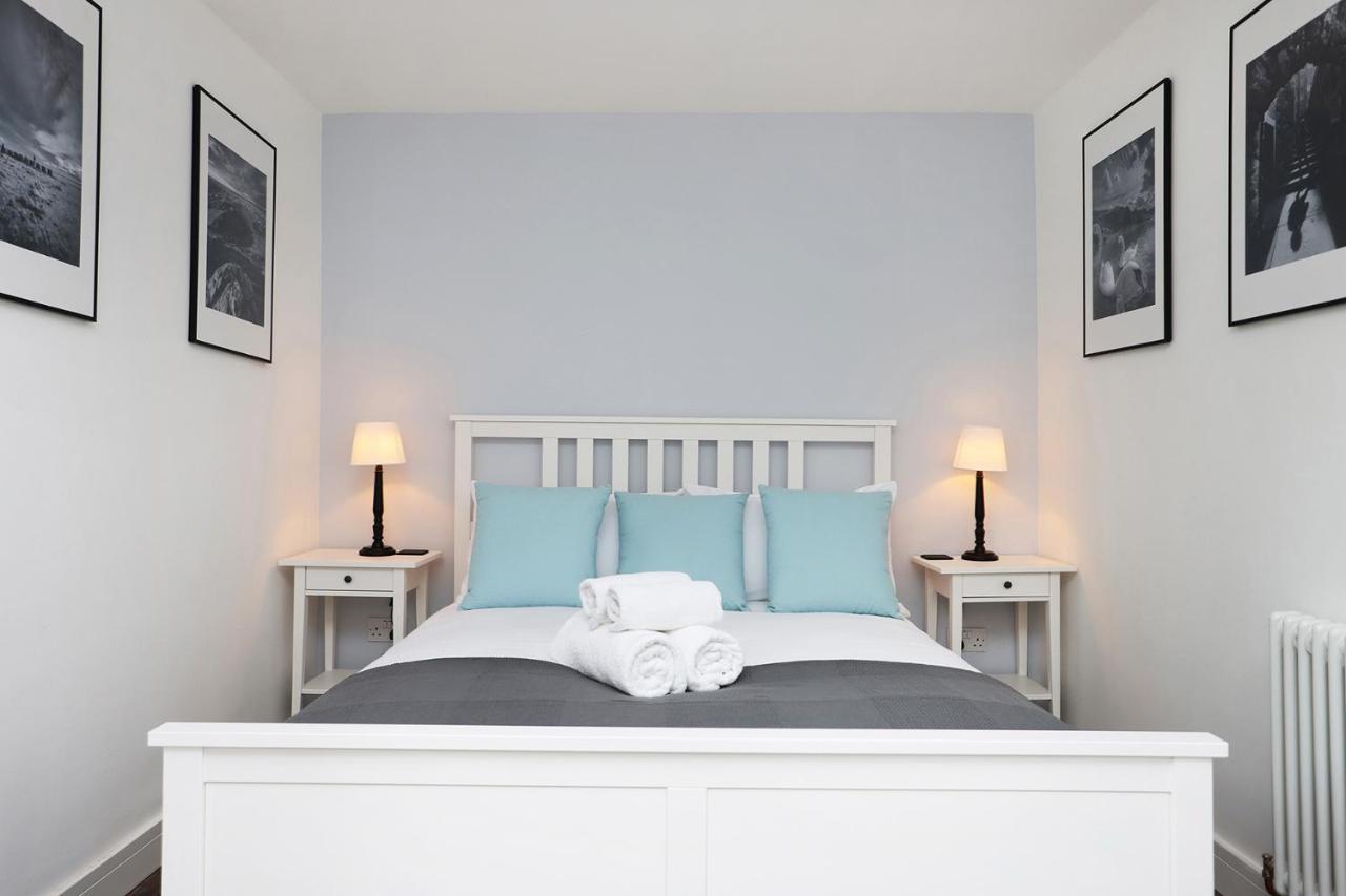 Joivy Contemporary Royal Mile Apartment With Balcony 爱丁堡 外观 照片