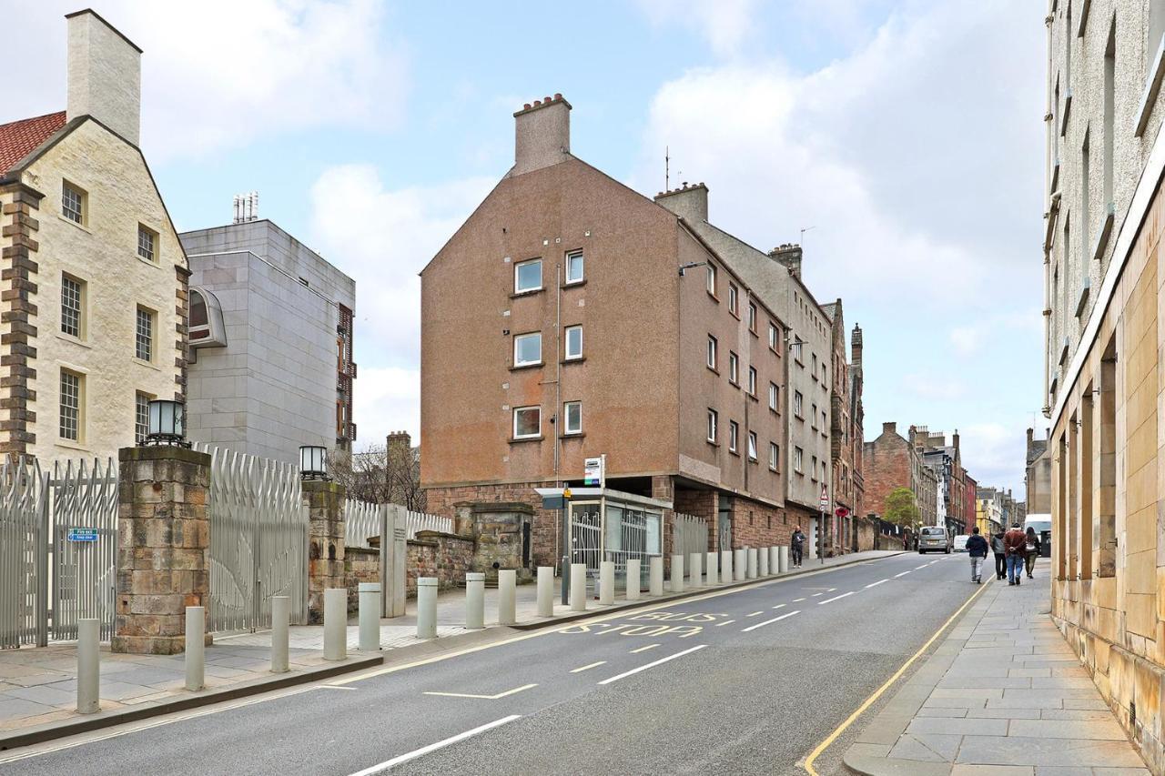 Joivy Contemporary Royal Mile Apartment With Balcony 爱丁堡 外观 照片
