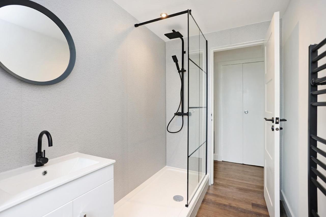 Joivy Contemporary Royal Mile Apartment With Balcony 爱丁堡 外观 照片