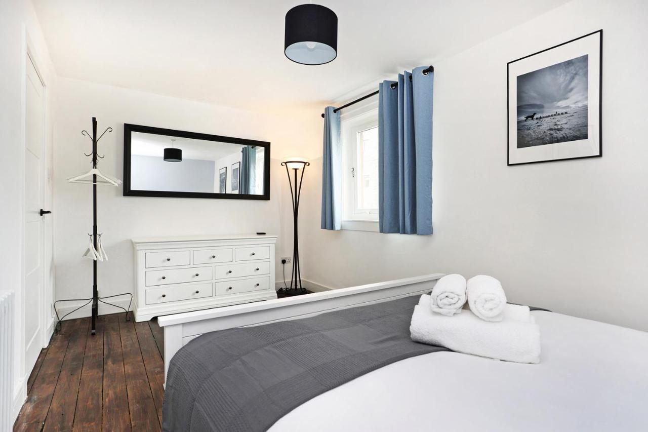 Joivy Contemporary Royal Mile Apartment With Balcony 爱丁堡 外观 照片