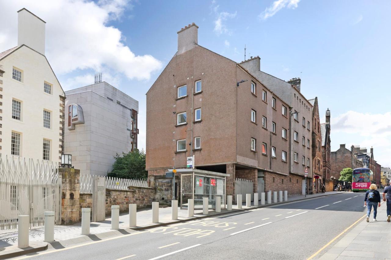 Joivy Contemporary Royal Mile Apartment With Balcony 爱丁堡 外观 照片