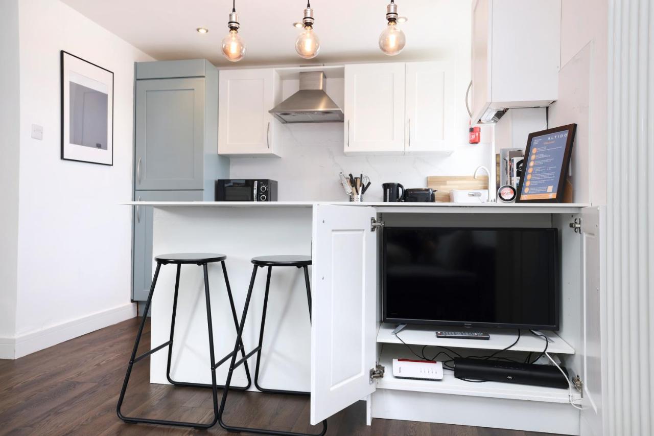 Joivy Contemporary Royal Mile Apartment With Balcony 爱丁堡 外观 照片